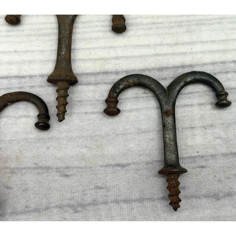 LOT OF 4‎ ANTIQUE SALVAGED CAST IRON SCREW IN DOUBLE HOOKS